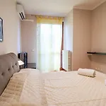 Apartmán Modern Loft - With Balcony And Parking