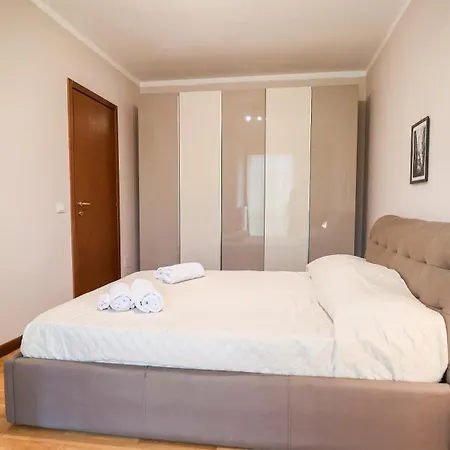 Modern Loft - With Balcony And Parking *